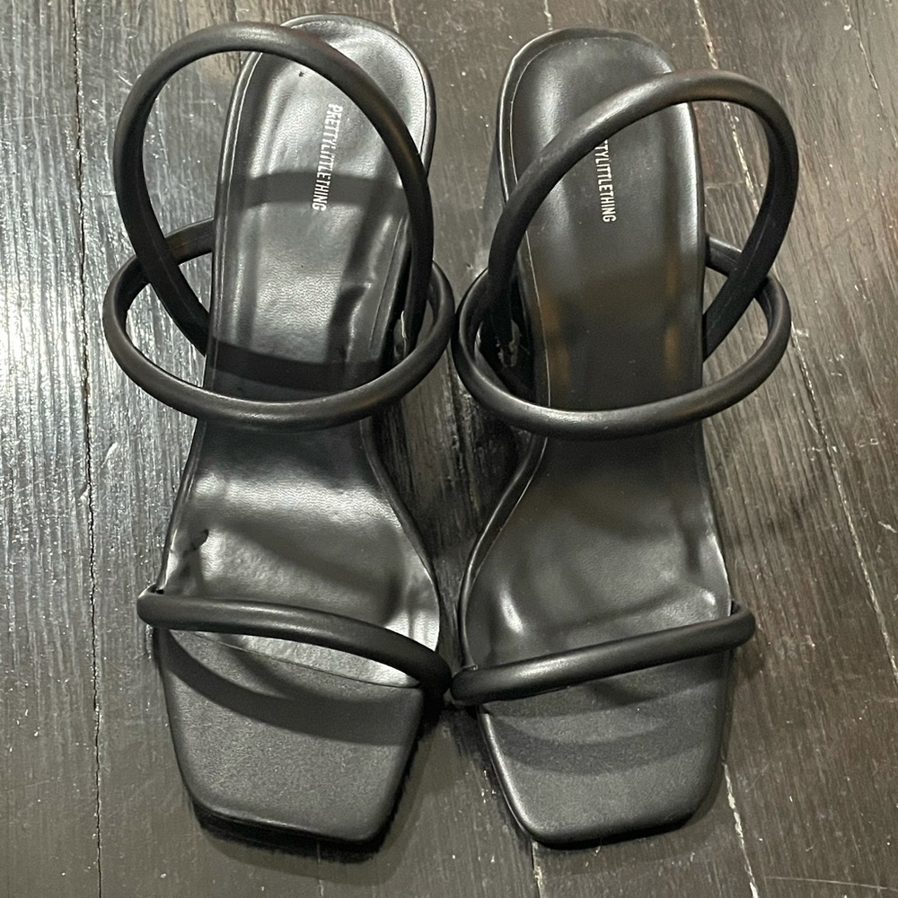 NWOT black strappy sandal heel PLT